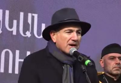 “Kilsədən dövlətə qarşı istifadə etməyə çalışan qüvvələr var” -  Paşinyan