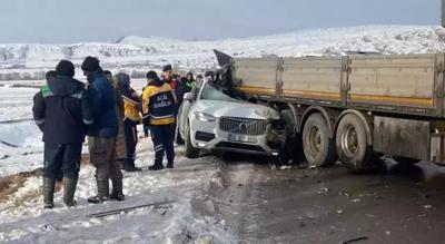 Sivasda üç nəqliyyat vasitəsinin iştirakı ilə qəza -  1 ölü, 2 yaralı