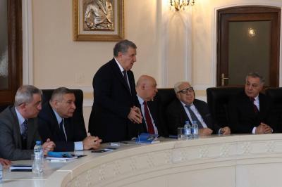 Anarın "Gəl qoşulaq durnalara" kitabı təqdim olunub