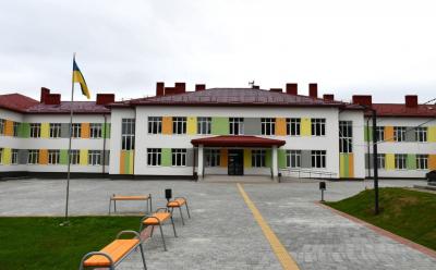 Ukraynada bu əşyaların məktəbə gətirilməsi qadağan olundu 
