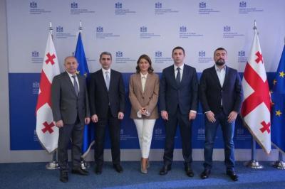 Bakı-Tbilisi-Qars dəmir yolu üzrə  müqavilələr imzalanıb