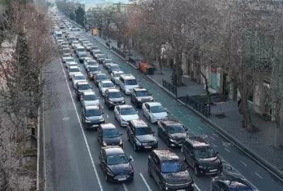 Bakının bir sıra yollarında tıxac yaranıb