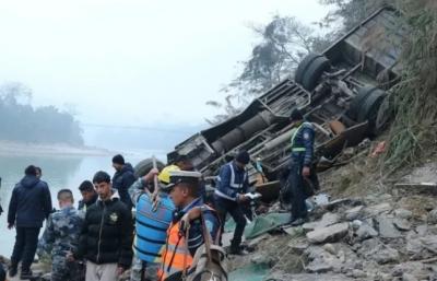Nepalda avtobus çaya düşdü -  19 ölü