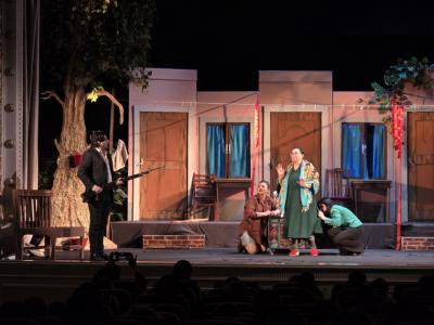 Sumqayıt Teatrında “Gəlinlərin savaşı” tamaşasının premyerası olub