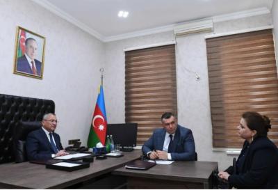 Rövşən Rzayev keçmiş məcburi köçkünlərin problemlərini dinləyib