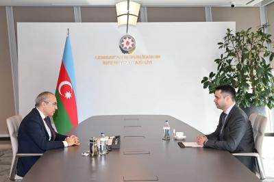 Mikayıl Cabbarov IV "Yüksəliş" müsabiqəsinin qalibləri ilə görüşüb