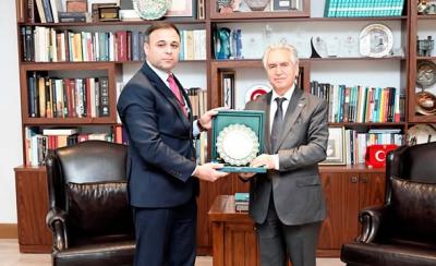 Folklor İnstitutunun direktoru Hikmət Quliyev UNESCO üzrə Türkiyə Milli Komissiyasının sədri Öcal Oğuzla görüşüb