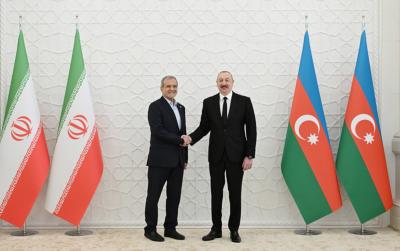 Pezeşkian İlham Əliyevə zəng etdi