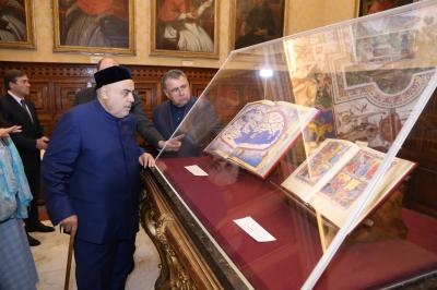 Allahşükür Paşazadə Vatikan Həvari Kitabxanasında olub