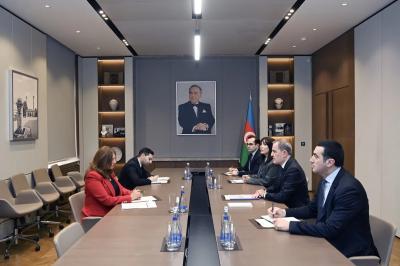 Kolumbiyanın yeni səfiri etimadnaməsinin surətini Ceyhun Bayramova təqdim edib