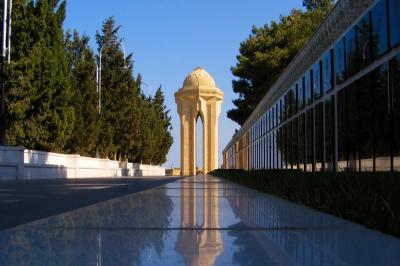 Antonio Koşta Şəhidlər xiyabanını ziyarət edib
