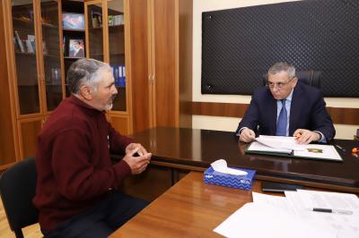 Mürsəl İbrahimov Bərdədə vətəndaşların problemlərini dinlədi