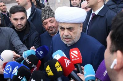 Allahşükür Paşazadə Yaxın Şərqdəki müharibə ilə bağlı  çağırış edib