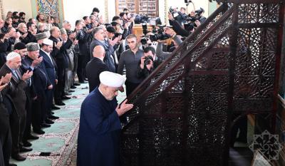 Bakının məscidlərində bayram namazı qılınıb
