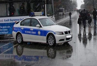 Yol polisi əlverişsiz hava şəraiti ilə bağlı sürücülərə  müraciət edib