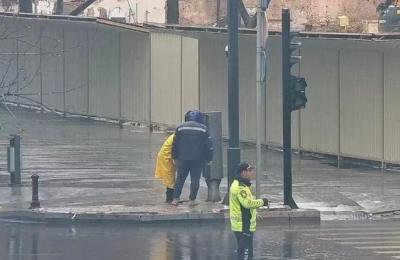Yağışa görə svetoforlar və onların idarəetmə qurğuları fasiləsiz diqqətdə saxlanılır