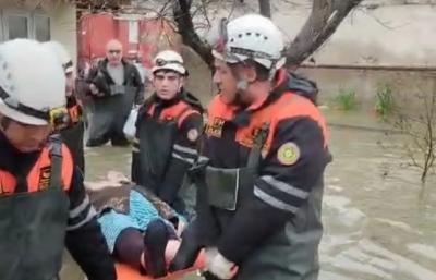 FHN su basmış ərazilərdən 216 nəfəri təxliyə edib