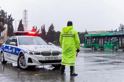 Yol polisi yağıntılı hava şəraiti ilə əlaqədar  xəbərdarlıq edib