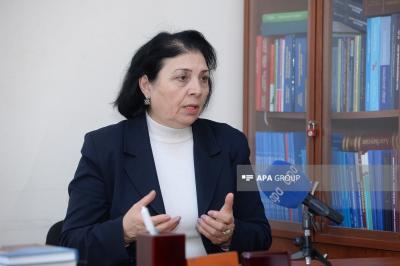 "Dildəki bütün alınma sözləri süni şəkildə azərbaycanlaşdırmaq qeyri-mümkündür" -  Sayalı Sadıqova