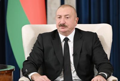 İlham Əliyev Tbilisidə Ümummilli Lider Heydər Əliyevin abidəsini ziyarət edib