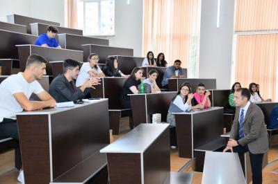 "Bu vəziyyət valideynlərin maddi yükünü artırır" - Ekspert