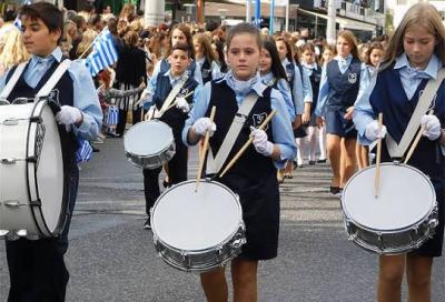 Yunanıstanda uşaqların sosial şəbəkəyə girişi qadağan ediləcək 