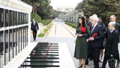 Litvanın Baş naziri Bakıda şəhidlərin xatirəsini anıb