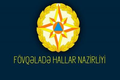 FHN avtomobildə sıxılı vəziyyətdə qalmış şəxsləri xilas edib