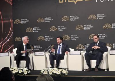 Hikmət Hacıyev: Genişmiqyaslı layihələrə Ermənistanın tranzit ölkə kimi qoşulması mümkündür