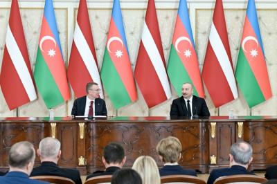 Prezident latviyalı həmkarını Azərbaycan-Ermənistan sülh prosesi barədə məlumatlandırıb