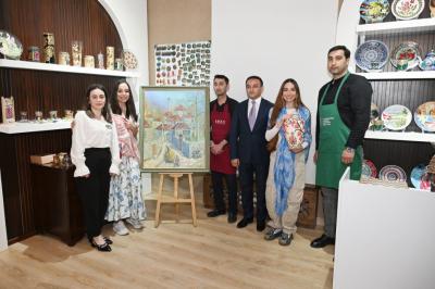Leyla Əliyeva və Arzu Əliyeva Şəkidə “ABAD” Keramika və Tətbiqi Sənət Mərkəzi ilə tanış olublar