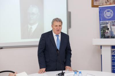 Üzeyir Hacıbəyli irsinə elmi baxış:  Ədəbiyyat İnstitutunda sessiya