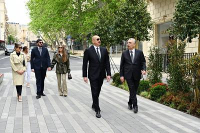 Prezident Bakının İslam Səfərli küçəsinin yenidənqurmadan sonra açılışında iştirak edib