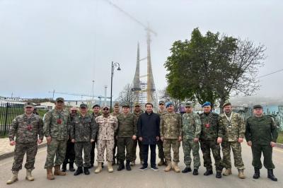 Hikmət Hacıyev Azərbaycanda akkreditə olunmuş hərbi attaşelərlə Şuşadan foto paylaşıb