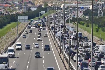 Aeroport şosesində qəza olub -  yolda sıxlıq yaranıb