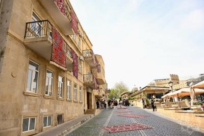 Beynəlxalq Xalça Festivalı Içərişəhərdə davam edir
