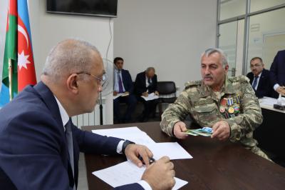 Zaur Mikayılov Naftalanda vətəndaşları qəbul edib