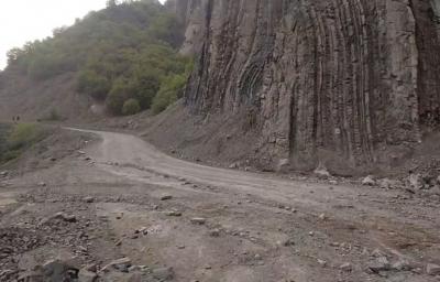 İsmayıllı-Lahıc yolunda sürüşmə olub, yol bağlanıb