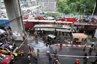 Tailandda qatarla avtobus toqquşdu, 8 ölü