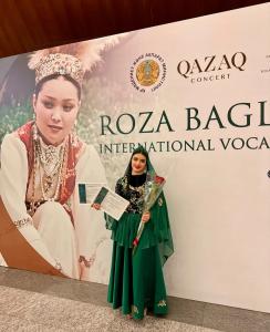 Təbrizli müğənni Aynaz Rəhimzadə Qazaxıstanda beynəlxalq mükafata layiq görülüb