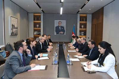 XİN rəhbəri Aİ rəsmisi ilə yeni ikitərəfli sazişi və Tərəfdaşlıq Prioritetləri sənədini  müzakirə edib