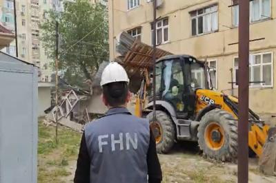 Sumqayıtda qanunsuz tikili sökülüb -  VİDEO