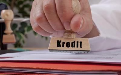 Azərbaycanda manatla verilmiş kreditlər ucuzlaşıb