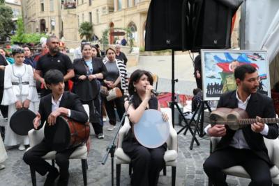 İçərişəhərdə "Qarabağ Mədəniyyət Xəritəsi - Hər Rayonun Öz Səsi" festivalının açılışı olub
