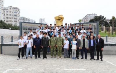 Yuxarı sinif şagirdləri hərbi akademiyanı ziyarət edib