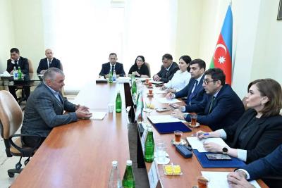 Gənclər və idman naziri Neftçala və Salyan rayon sakinlərini qəbul edib