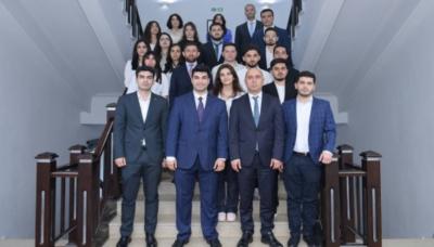 Nazir rəqəmsal texnologiyalar sahəsi üzrə Dövlət Proqramı məzunları ilə görüşüb