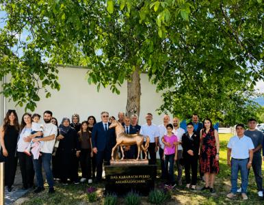 İsveçrədə Qarabağ atına həsr olunan abidə açılıb