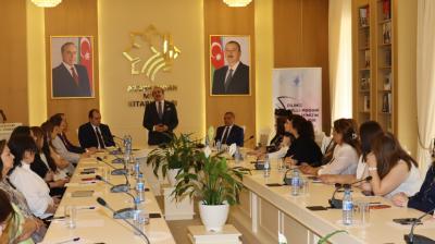 “Dilimiz milli-mədəni kimliyimizin təməlidir” layihəsi üzrə ilk seminar