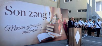 Emin Əmrulayev Gəncədə "Son zəng" mərasiminə qatılıb
